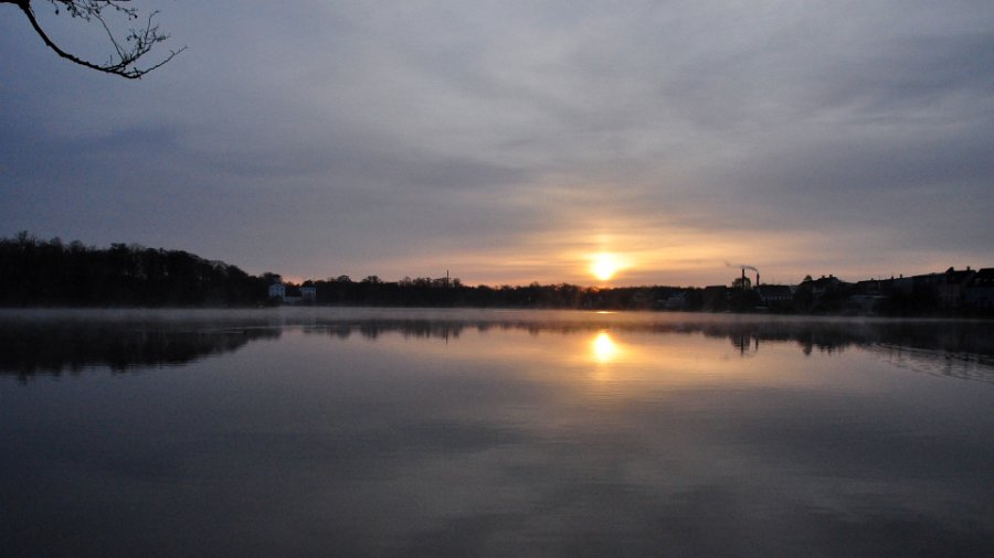 morgensol over Gråsten slot sø